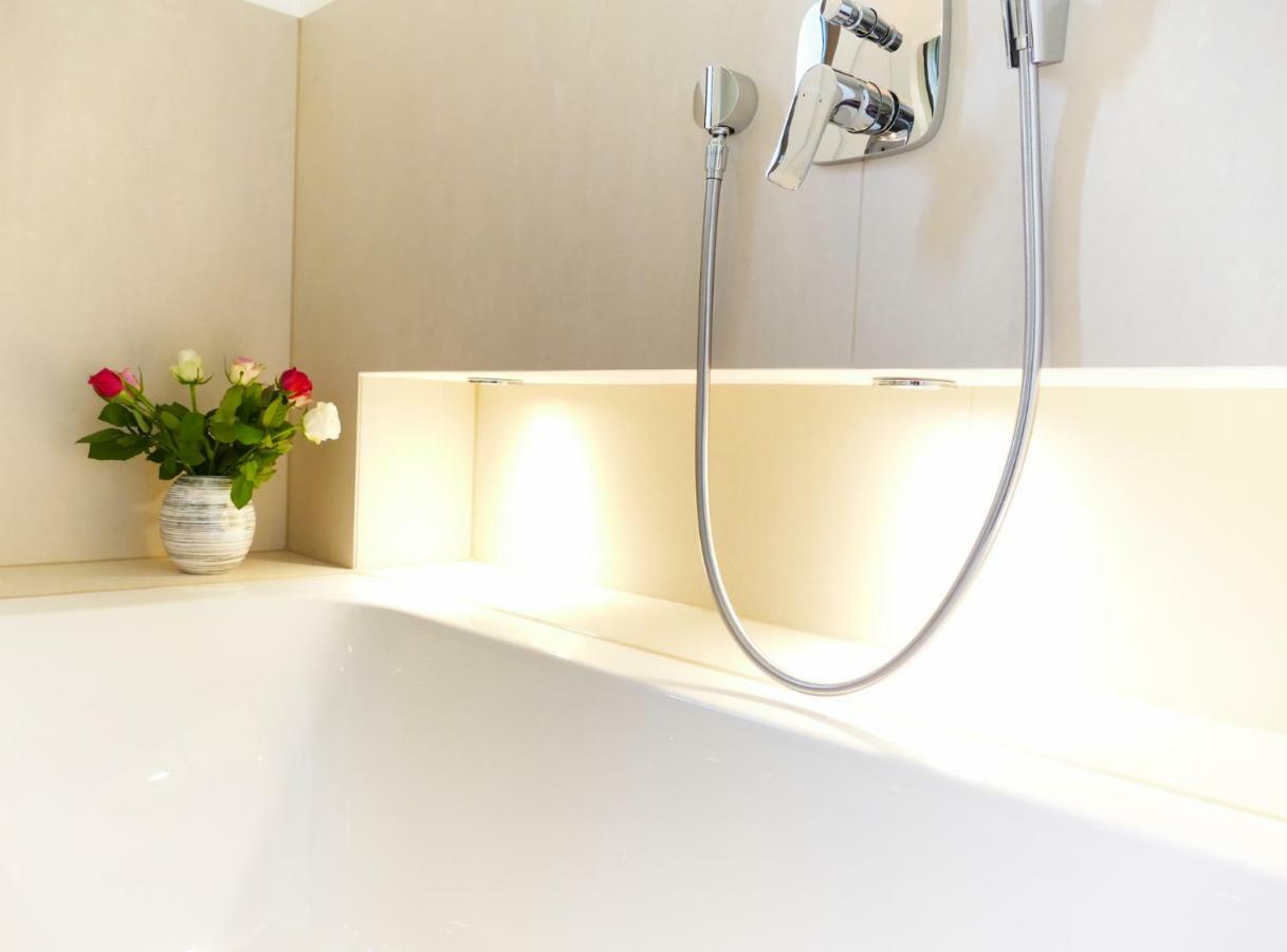 Grosses Apartment Im Zentrum Von Dresden, 2 Schlafzimmer, 2 Baeder, Balkon ภายนอก รูปภาพ