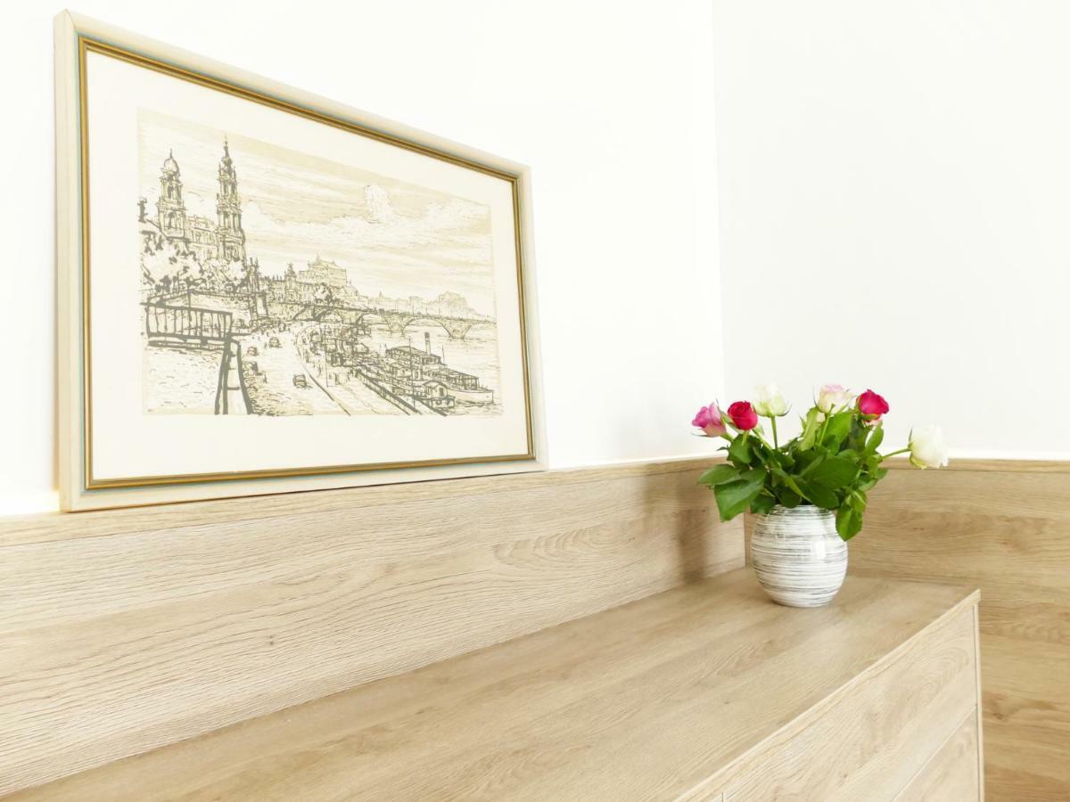 Grosses Apartment Im Zentrum Von Dresden, 2 Schlafzimmer, 2 Baeder, Balkon ภายนอก รูปภาพ