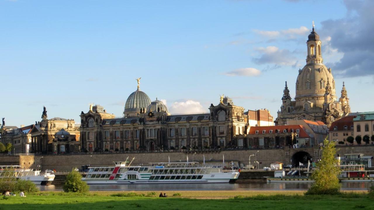 Grosses Apartment Im Zentrum Von Dresden, 2 Schlafzimmer, 2 Baeder, Balkon ภายนอก รูปภาพ